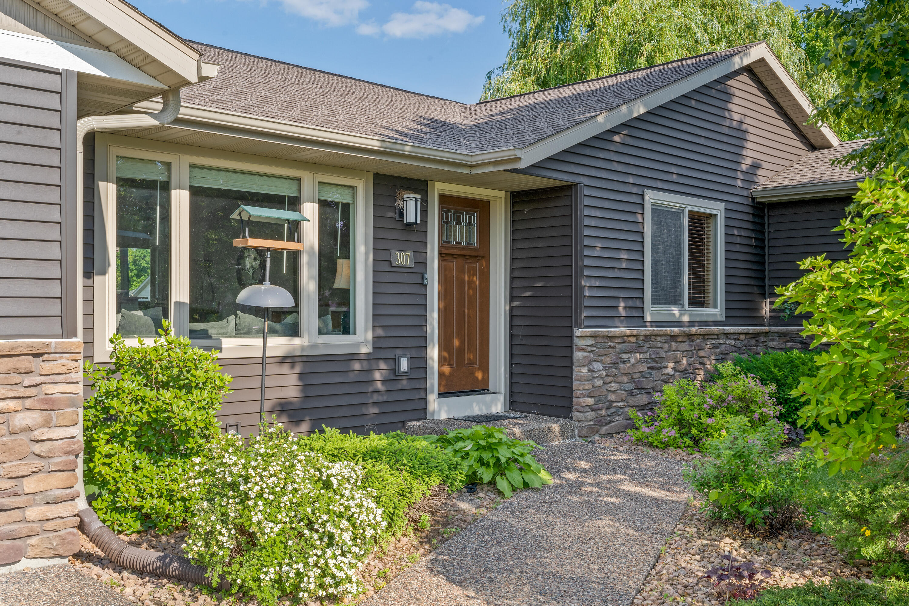 Holmen, Wisconsin 54636, United States, 5 Bedrooms Bedrooms, ,3 BathroomsBathrooms,Residential,Pending,55238