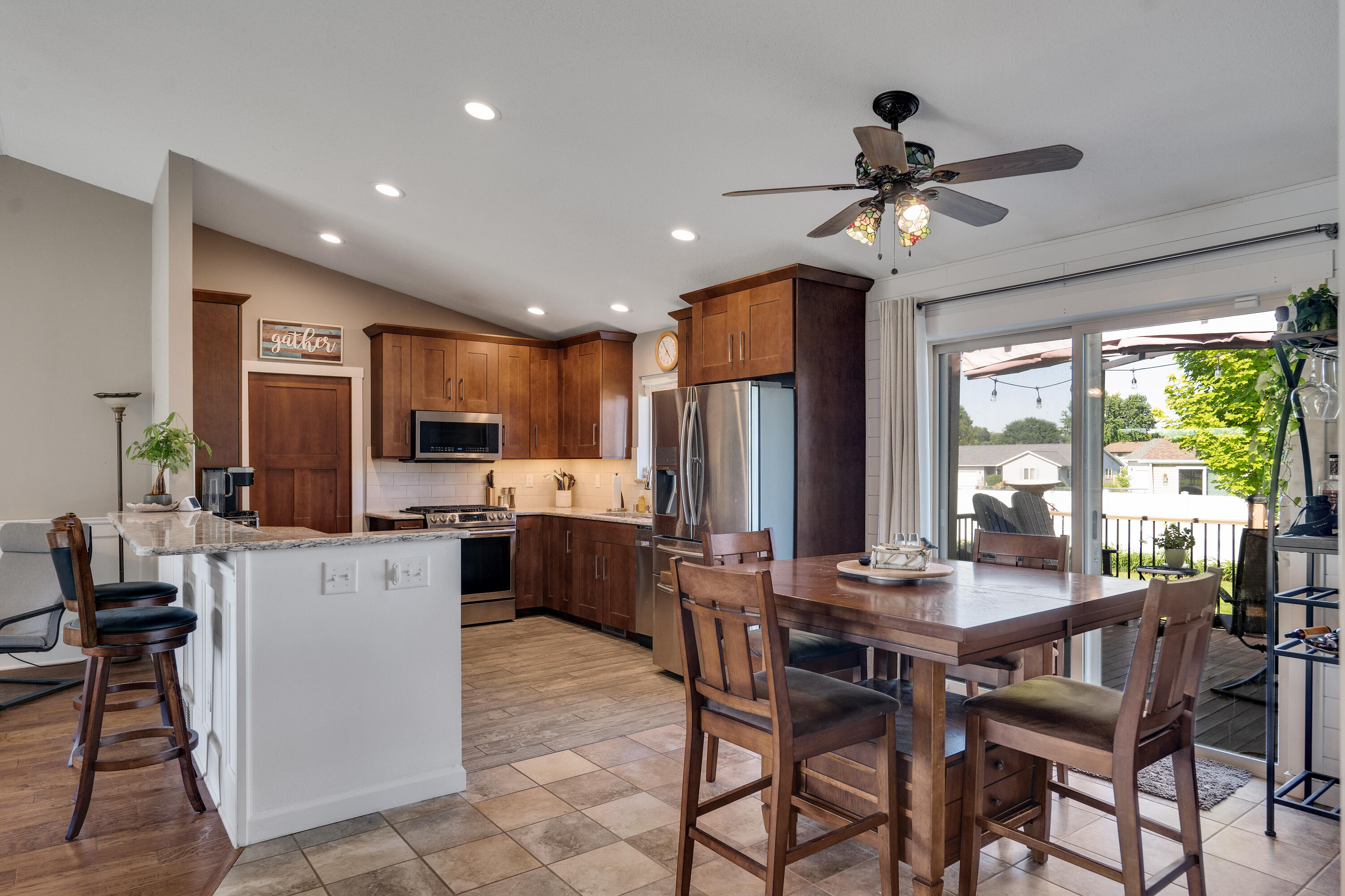 Holmen, Wisconsin 54636, United States, 5 Bedrooms Bedrooms, ,3 BathroomsBathrooms,Residential,Pending,55238