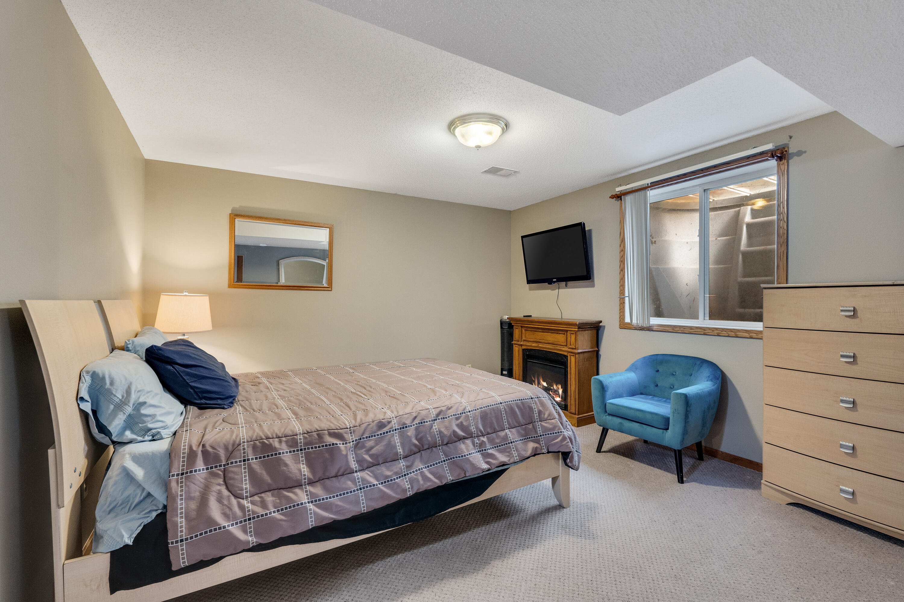 Holmen, Wisconsin 54636, United States, 5 Bedrooms Bedrooms, ,3 BathroomsBathrooms,Residential,Pending,55238