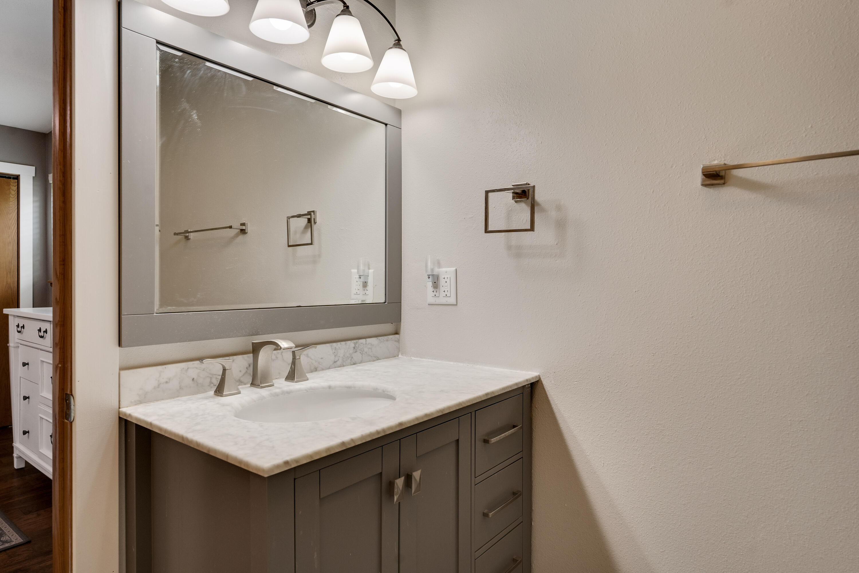 Holmen, Wisconsin 54636, United States, 5 Bedrooms Bedrooms, ,3 BathroomsBathrooms,Residential,Pending,55238