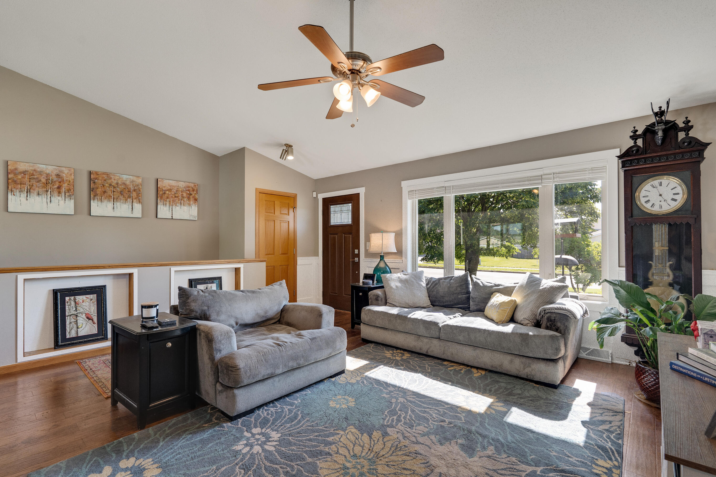 Holmen, Wisconsin 54636, United States, 5 Bedrooms Bedrooms, ,3 BathroomsBathrooms,Residential,Pending,55238