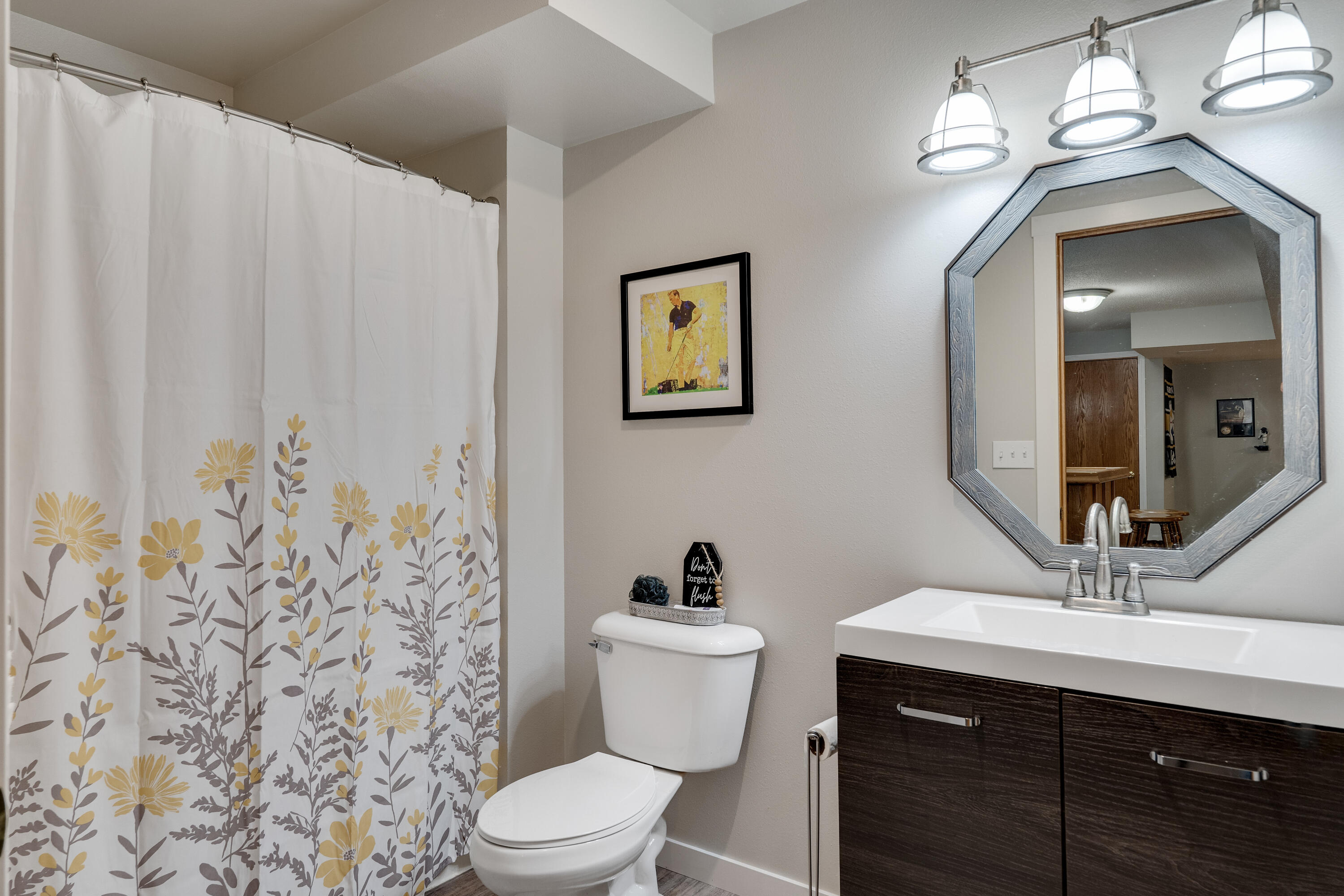 Holmen, Wisconsin 54636, United States, 5 Bedrooms Bedrooms, ,3 BathroomsBathrooms,Residential,Pending,55238