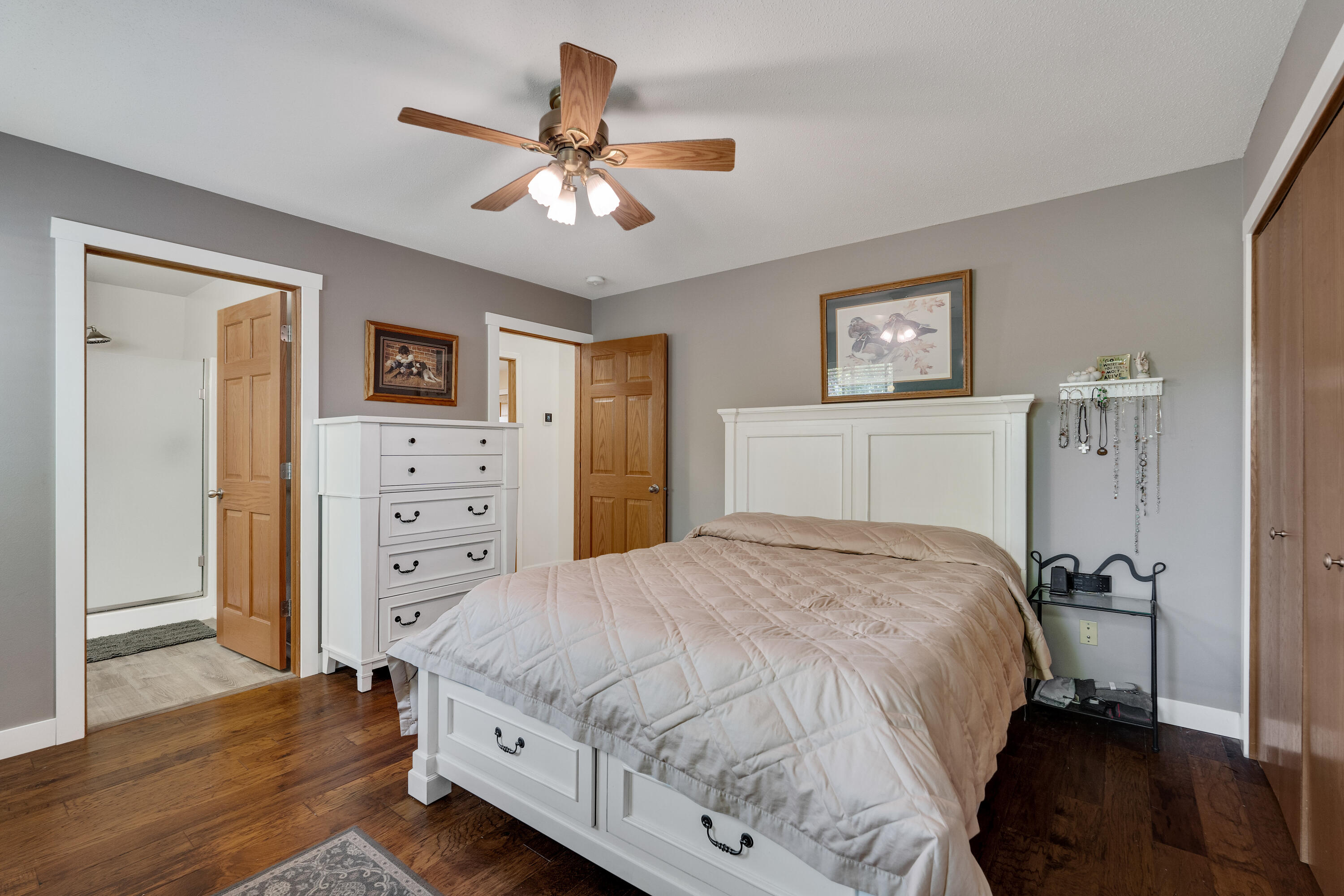 Holmen, Wisconsin 54636, United States, 5 Bedrooms Bedrooms, ,3 BathroomsBathrooms,Residential,Pending,55238