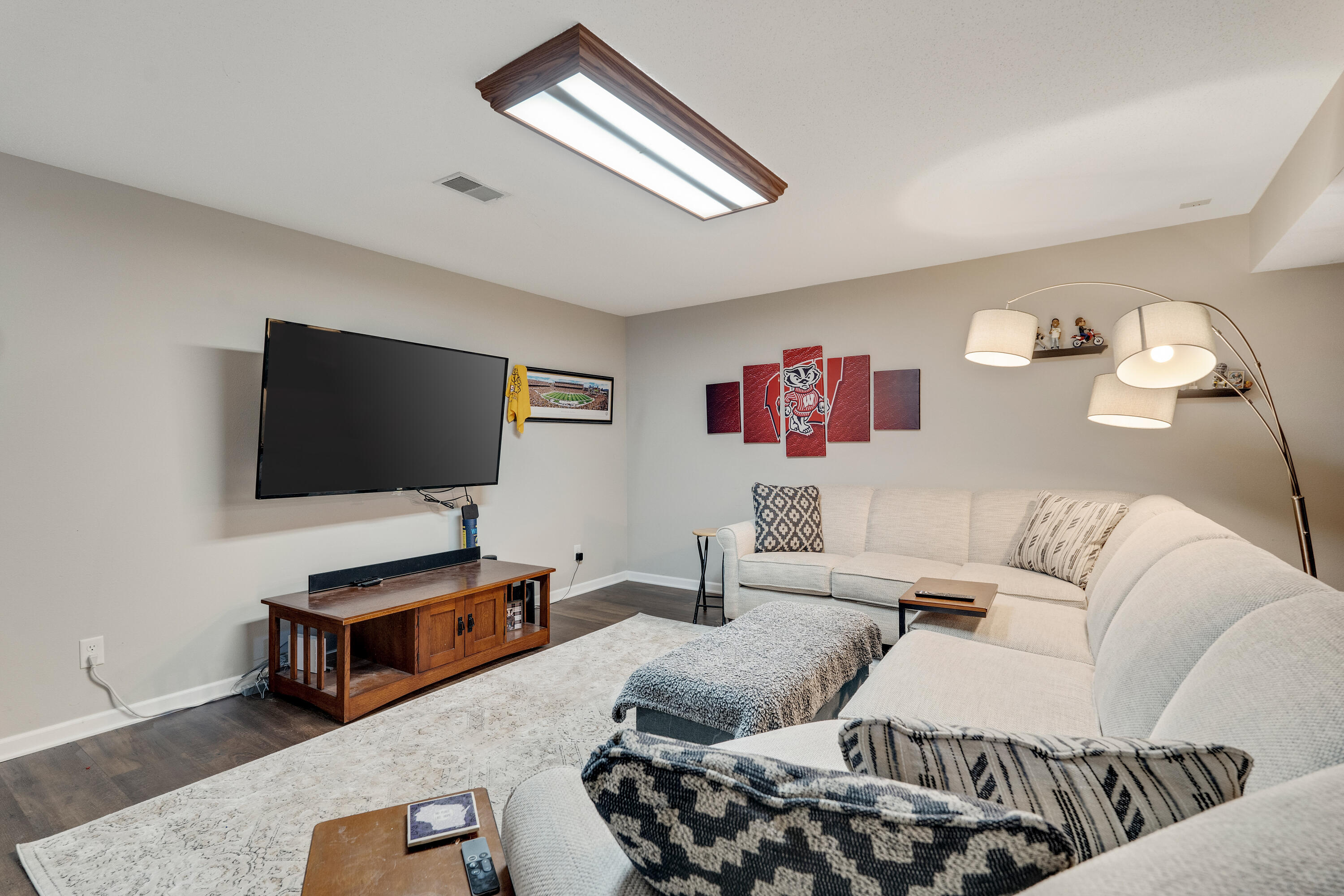 Holmen, Wisconsin 54636, United States, 5 Bedrooms Bedrooms, ,3 BathroomsBathrooms,Residential,Pending,55238