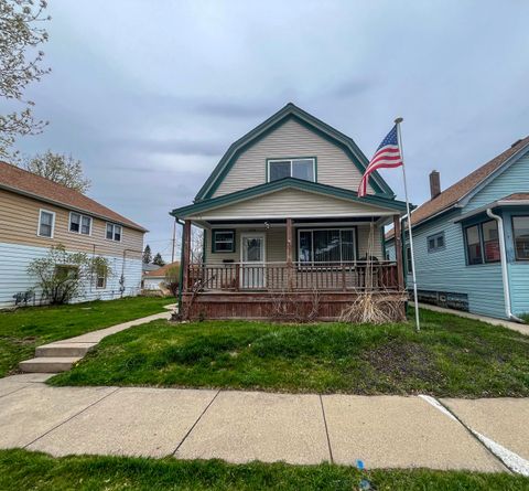 Photo of 624 Montana Ave, South Milwaukee, WI 53172 (MLS # 1871971)