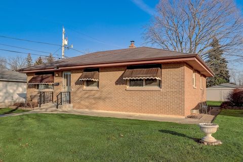 Photo of 3011 13th Ave, South Milwaukee, WI 53172 (MLS # 1861282)