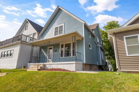 Photo of 414 Marquette Ave, South Milwaukee, WI 53172 (MLS # 1889719)