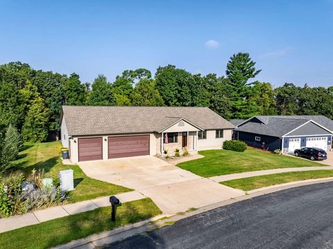 602 Deerwood St, Holmen, WI 54636 - #: 1889292