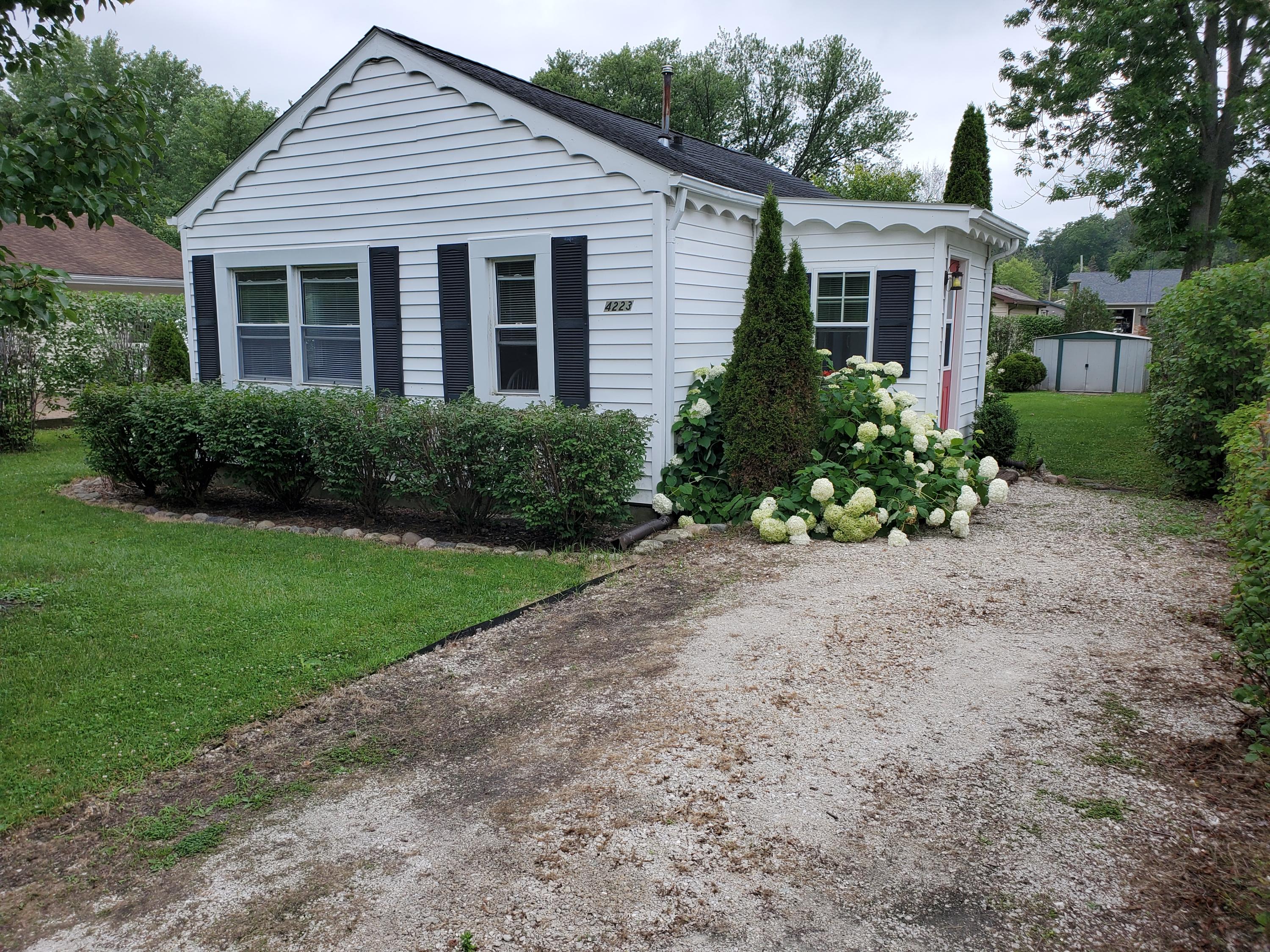 Photo 1 of 25 — 4223 Chestnut Ave, Delavan, WI 53115