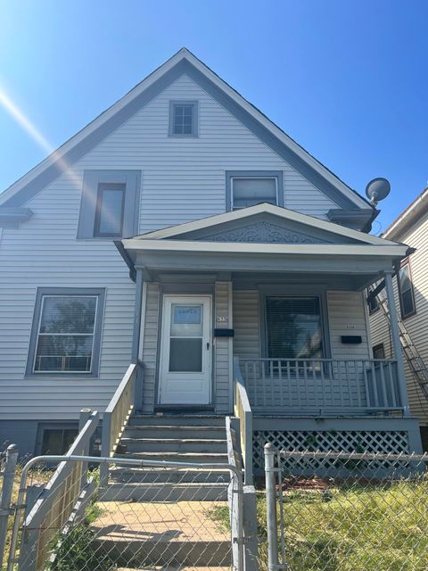 Photo of 633 W Chambers St, Milwaukee, WI 53212 (MLS # 1845725)