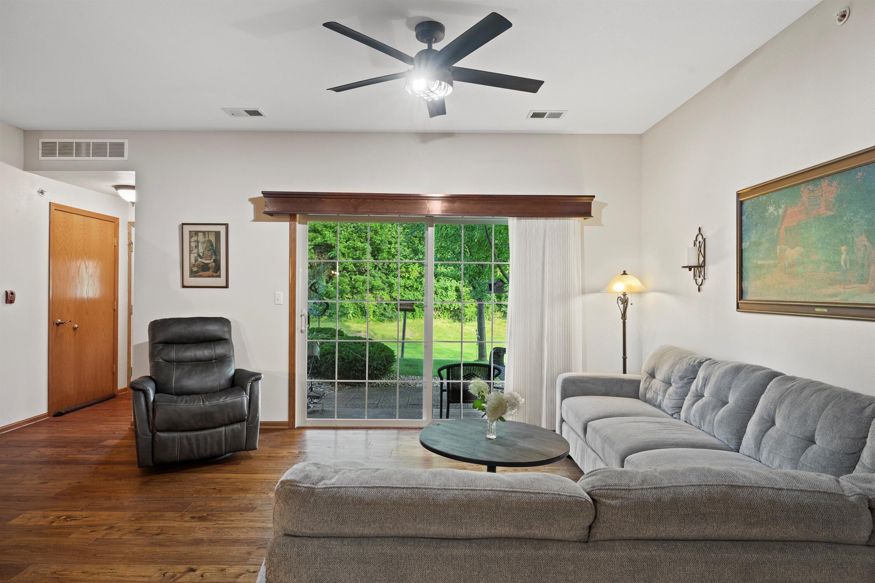 Pleasant Prairie, Wisconsin 53158, United States, 2 Bedrooms Bedrooms, ,3 BathroomsBathrooms,Residential,Active,48736