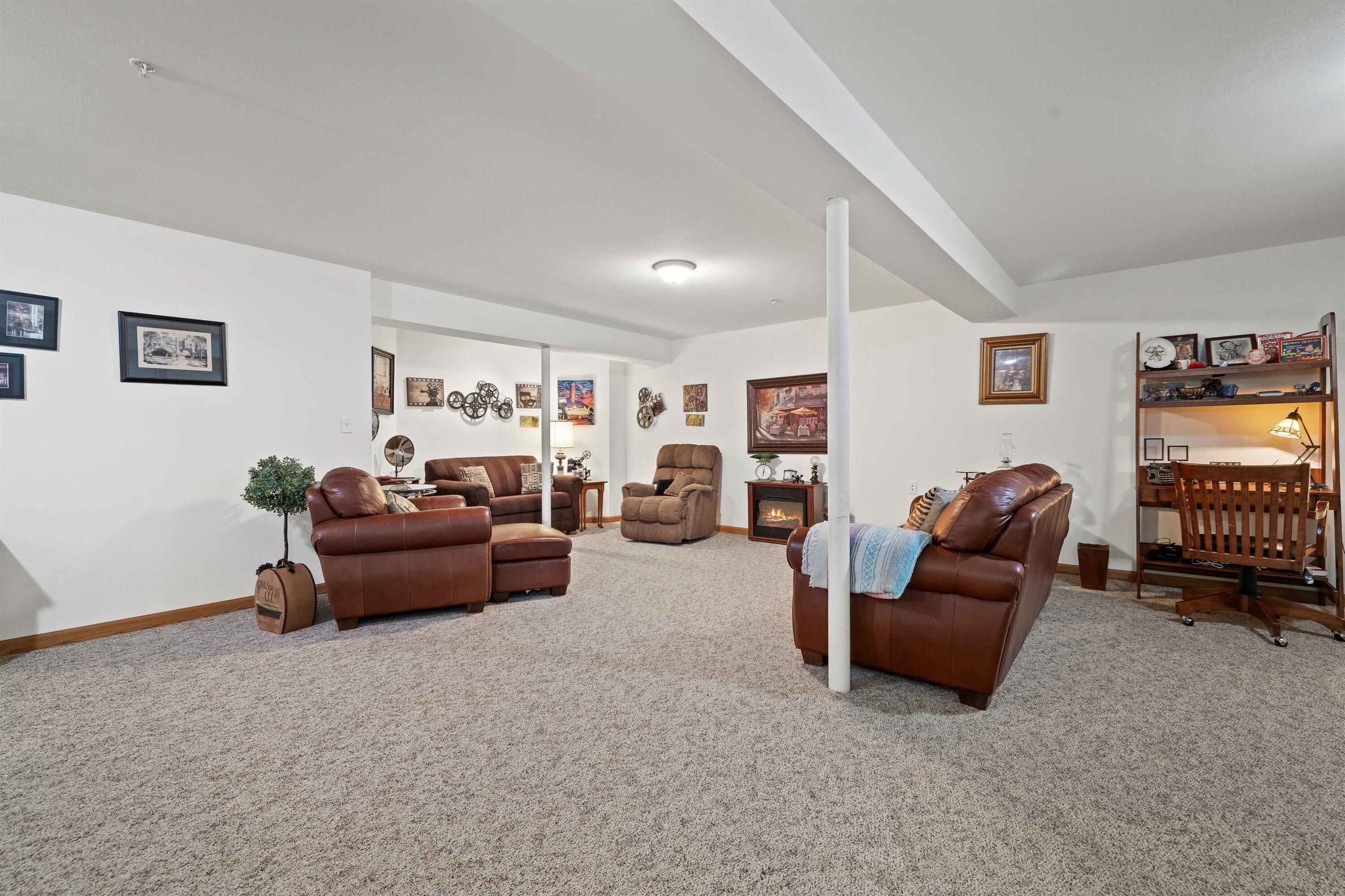 Pleasant Prairie, Wisconsin 53158, United States, 2 Bedrooms Bedrooms, ,3 BathroomsBathrooms,Residential,Active,48736