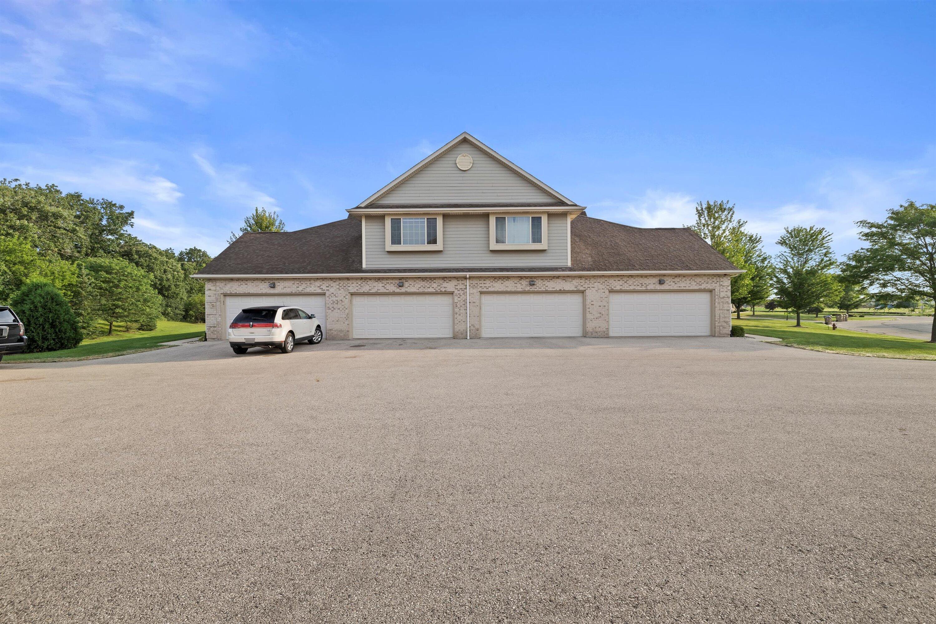 Pleasant Prairie, Wisconsin 53158, United States, 2 Bedrooms Bedrooms, ,3 BathroomsBathrooms,Residential,Active,48736