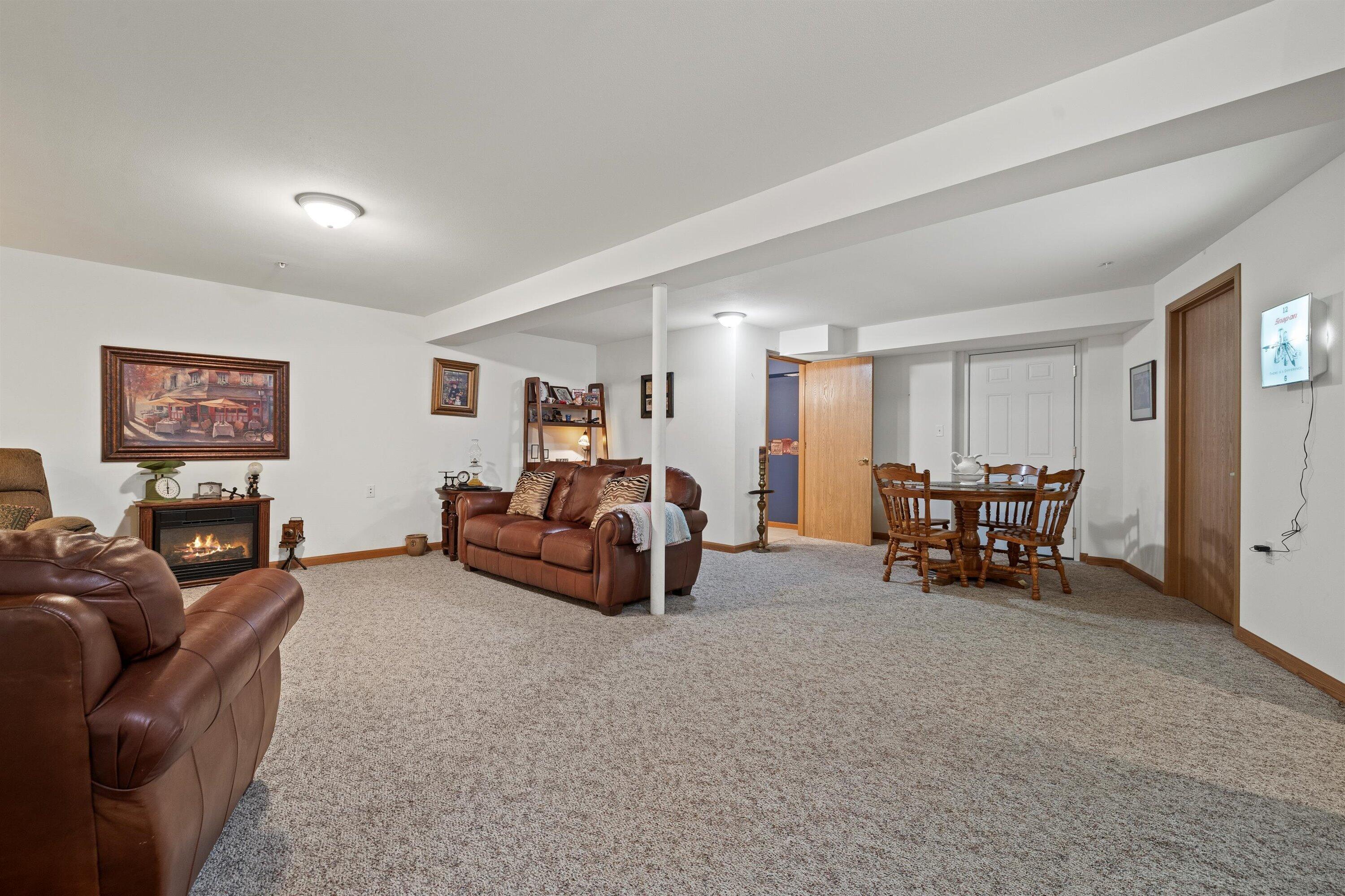 Pleasant Prairie, Wisconsin 53158, United States, 2 Bedrooms Bedrooms, ,3 BathroomsBathrooms,Residential,Active,48736