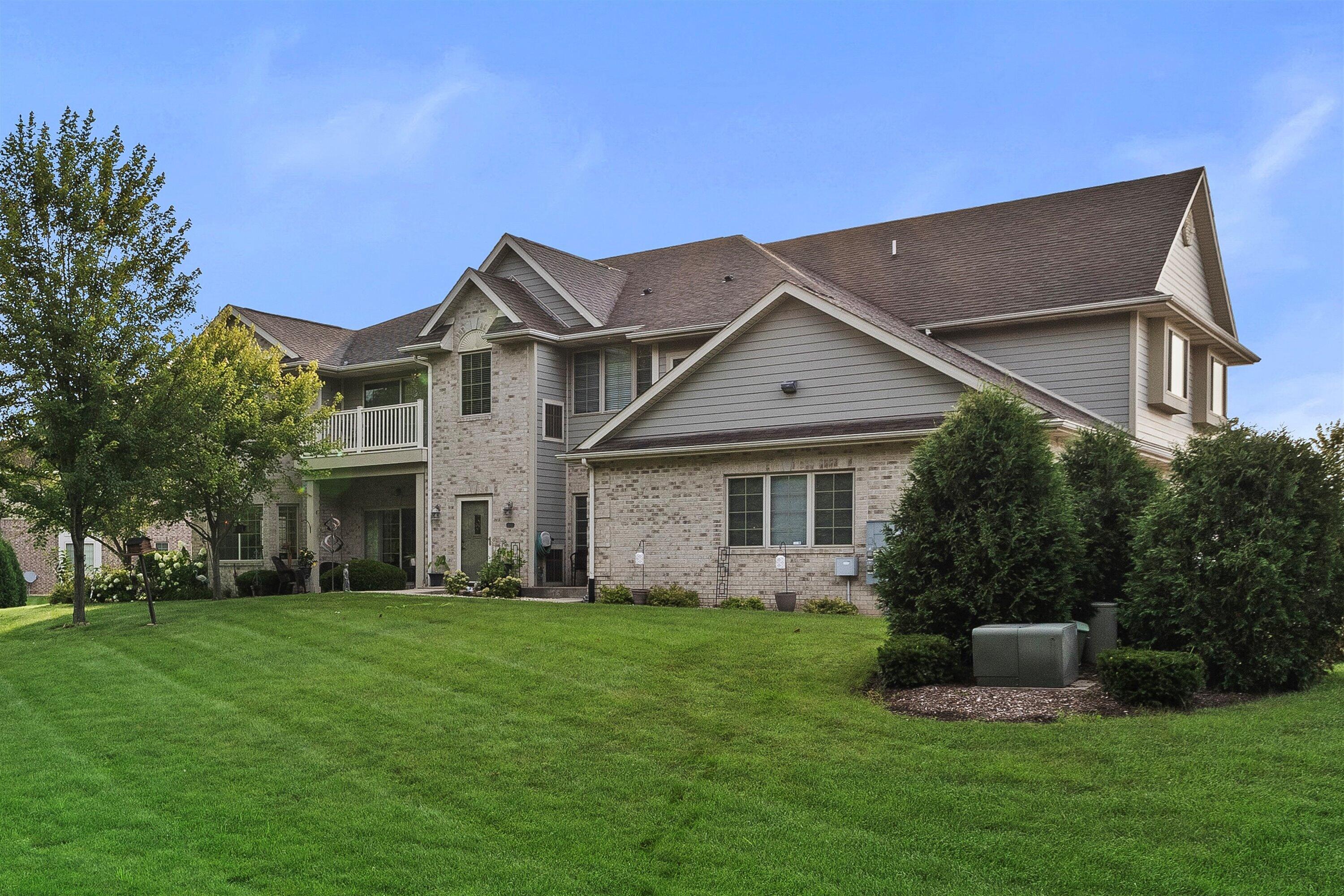 Pleasant Prairie, Wisconsin 53158, United States, 2 Bedrooms Bedrooms, ,3 BathroomsBathrooms,Residential,Active,48736