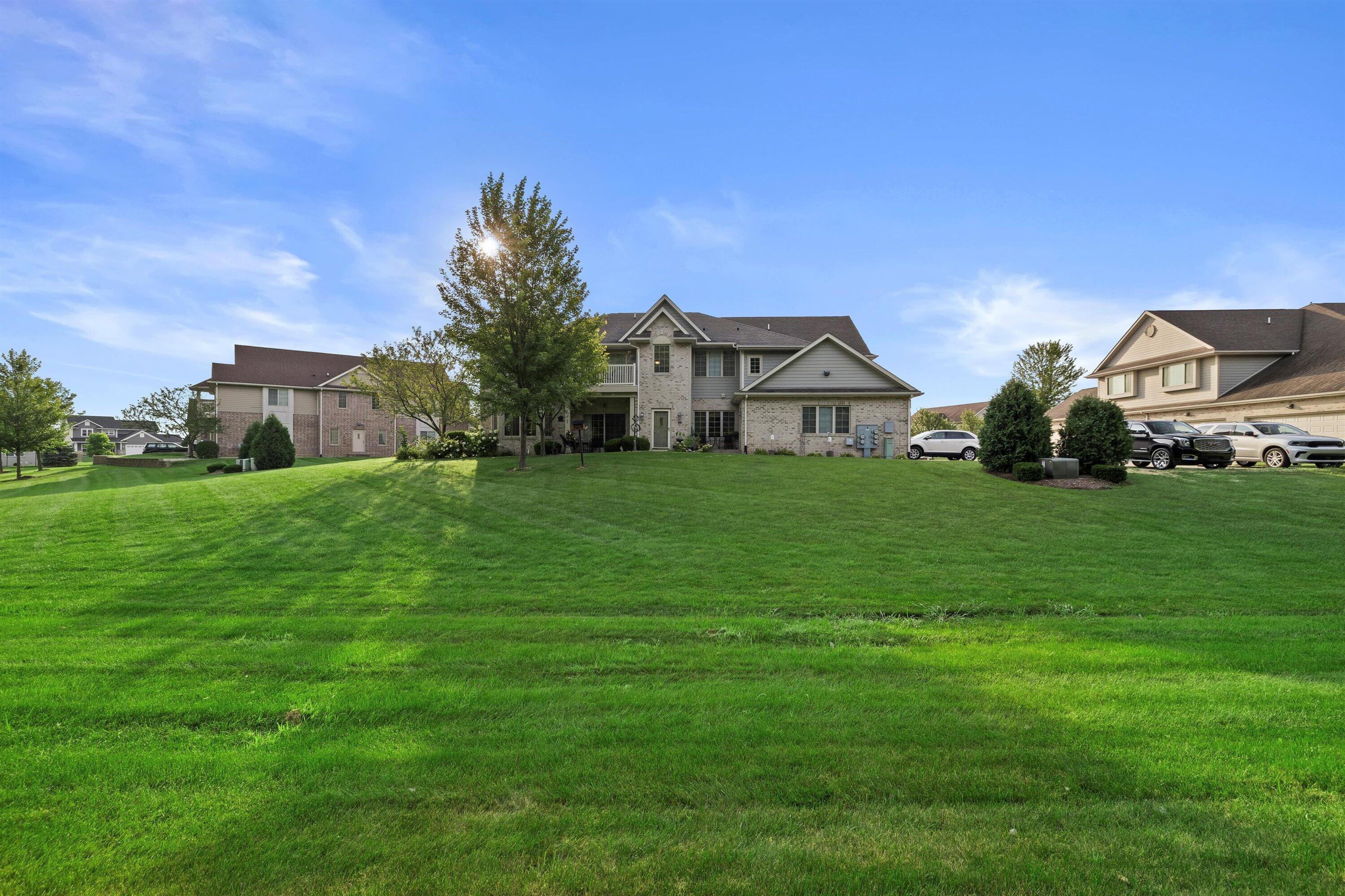 Pleasant Prairie, Wisconsin 53158, United States, 2 Bedrooms Bedrooms, ,3 BathroomsBathrooms,Residential,Active,48736