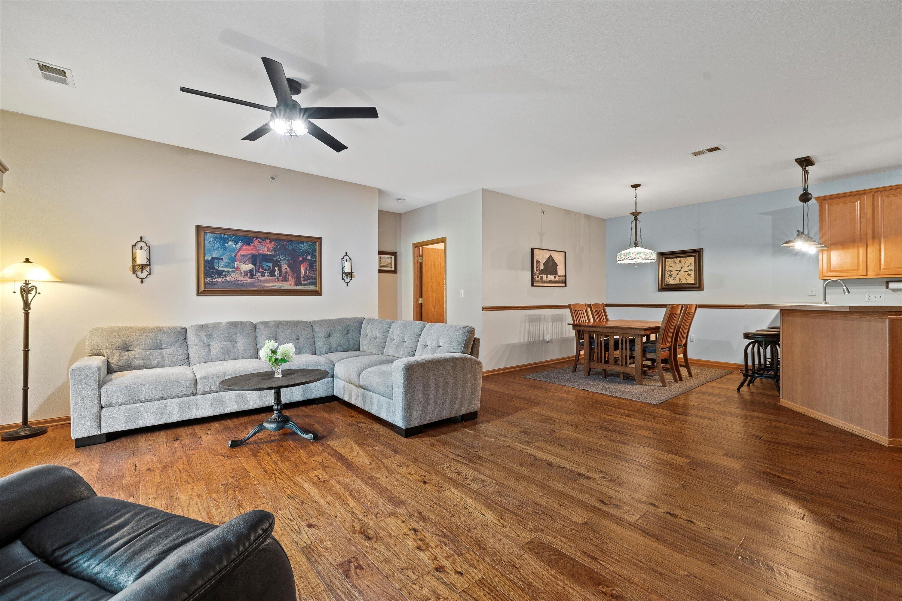 Pleasant Prairie, Wisconsin 53158, United States, 2 Bedrooms Bedrooms, ,3 BathroomsBathrooms,Residential,Active,48736