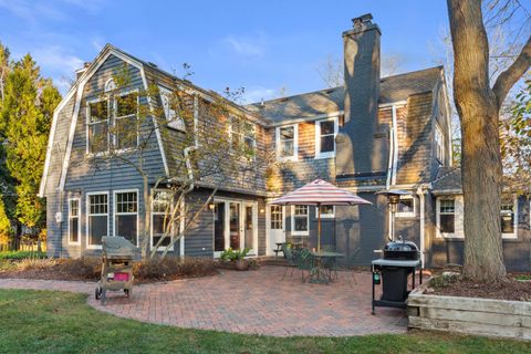 Photo of 10111 N Sheridan Dr, Mequon, WI 53092 (MLS # 1899105)