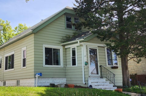 Photo of 517 Michigan Ave, South Milwaukee, WI 53172 (MLS # 1876089)