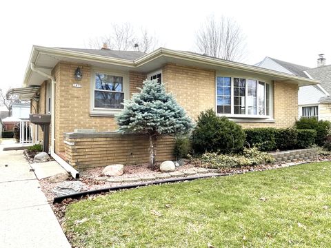 Photo of 1411 Manitowoc Ave, South Milwaukee, WI 53172 (MLS # 1867713)
