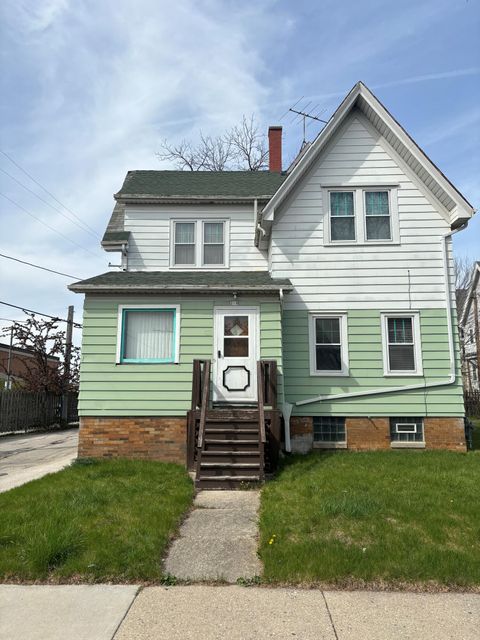 Photo of 218 W Hadley St, Milwaukee, WI 53212 (MLS # 1873067)