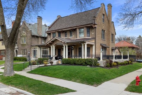 Photo of 3004 N Hackett Ave, Milwaukee, WI 53211 (MLS # 1877445)