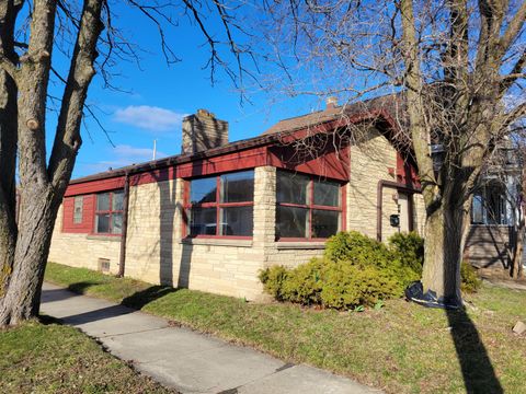 Photo of 728 Milwaukee Ave, South Milwaukee, WI 53172 (MLS # 1868429)
