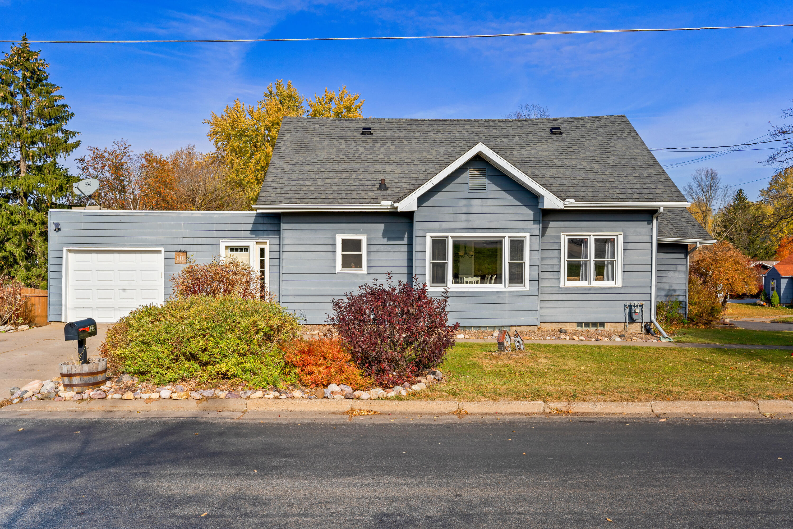 118 West Ave S