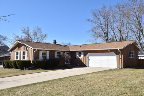 Photo of 617 Summit Dr, Port Washington, WI 53074 (MLS # 1867163)
