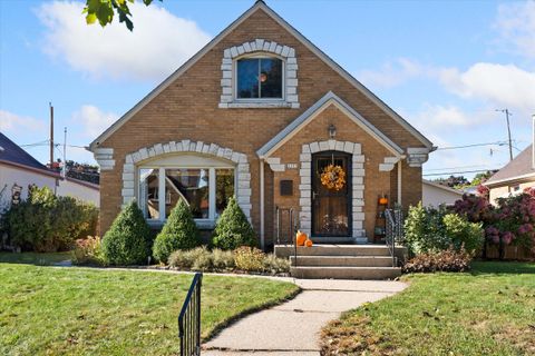 3353 W Lakefield Dr, Milwaukee, WI 53215 - #: 1895834
