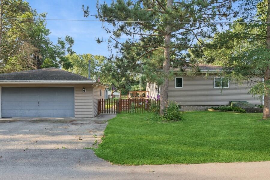 Bloomfield, Wisconsin 53128, United States, 3 Bedrooms Bedrooms, ,1 BathroomBathrooms,Residential,Active,46691
