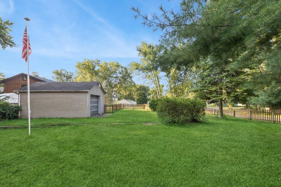 Bloomfield, Wisconsin 53128, United States, 3 Bedrooms Bedrooms, ,1 BathroomBathrooms,Residential,Active,46691