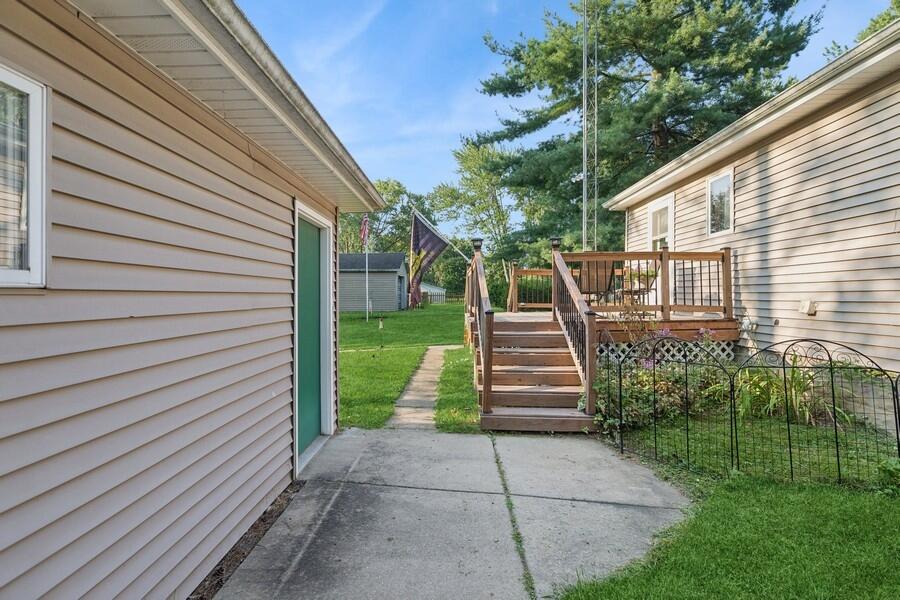 Bloomfield, Wisconsin 53128, United States, 3 Bedrooms Bedrooms, ,1 BathroomBathrooms,Residential,Active,46691