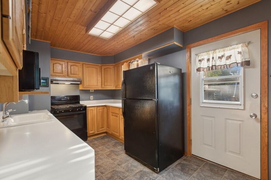 Bloomfield, Wisconsin 53128, United States, 3 Bedrooms Bedrooms, ,1 BathroomBathrooms,Residential,Active,46691