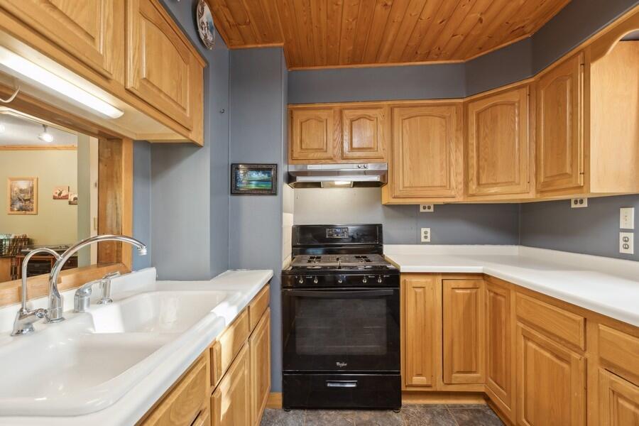 Bloomfield, Wisconsin 53128, United States, 3 Bedrooms Bedrooms, ,1 BathroomBathrooms,Residential,Active,46691