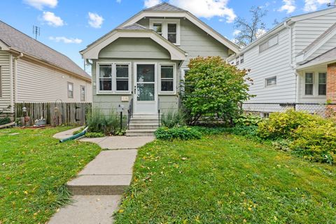 Photo of 113 N 65th St, Milwaukee, WI 53213 (MLS # 1851204)