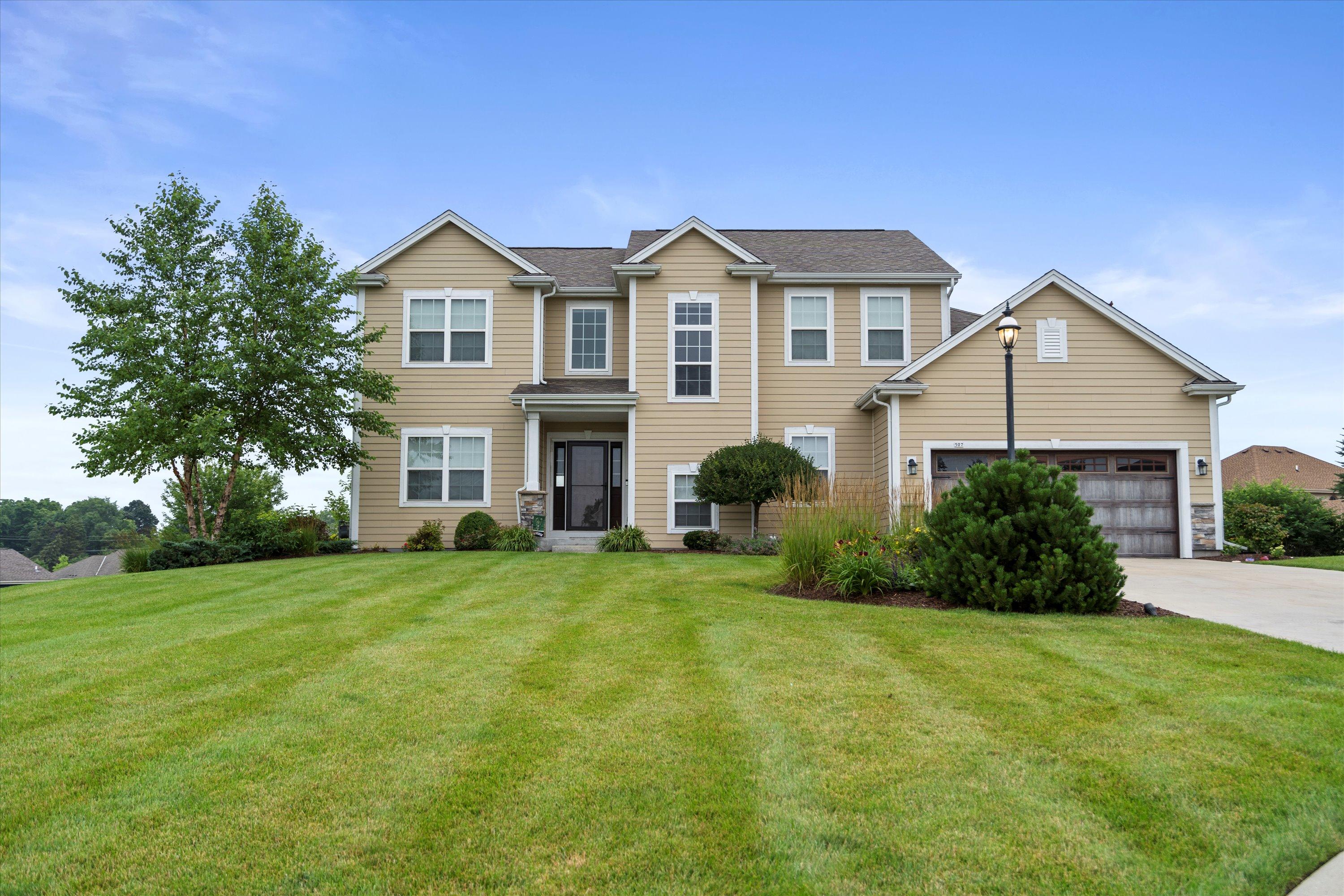 Photo 1 of 55 — 507 Oakmont Dr, Waukesha, WI 53188