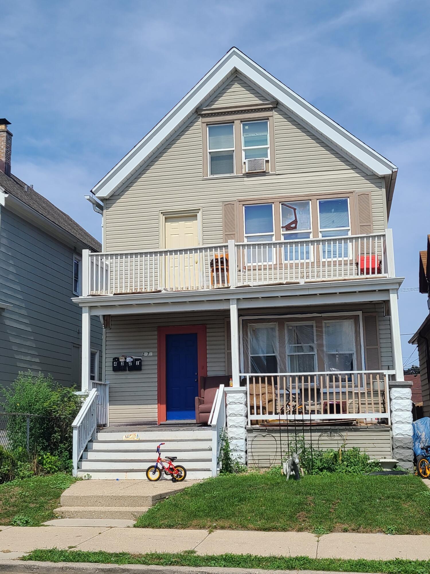 Photo 1 of 2 — 2070 W Vilter Ln, Milwaukee, WI 53204