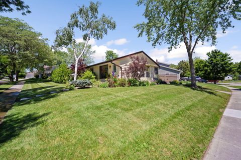 Photo of 338 Parkway Ct, Port Washington, WI 53074 (MLS # 1881301)