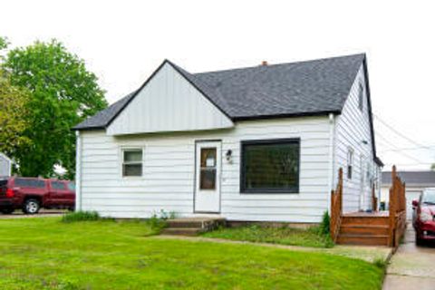 Photo of 146 E Susan Dr, Oak Creek, WI 53154 (MLS # 1897651)