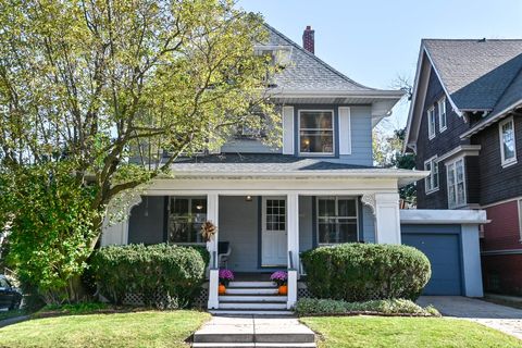 Photo of 3284 N Summit Ave, Milwaukee, WI 53211 (MLS # 1856030)