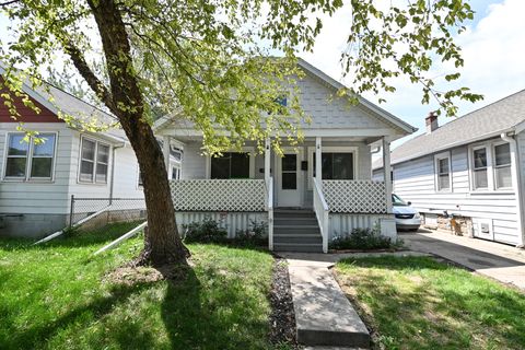 Photo of 5811 W Park Hill Ave, Milwaukee, WI 53213 (MLS # 1864754)