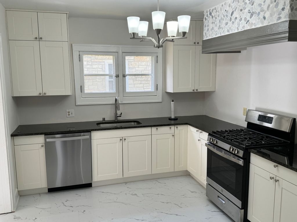 4053 N Bartlett Ave 1615 E Kenmore, Shorewood, WI Duplex Property