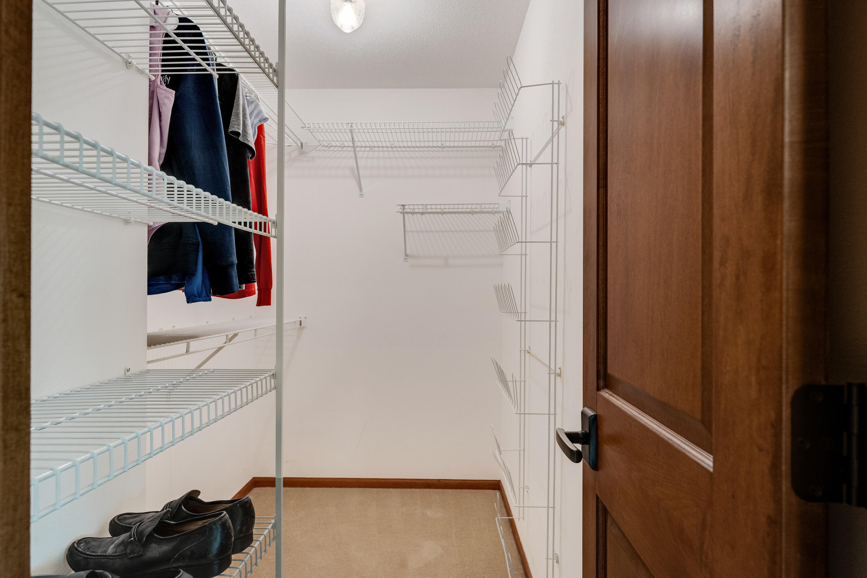 Onalaska, Wisconsin 54650, United States, 4 Bedrooms Bedrooms, ,3 BathroomsBathrooms,Residential,Pending,53936