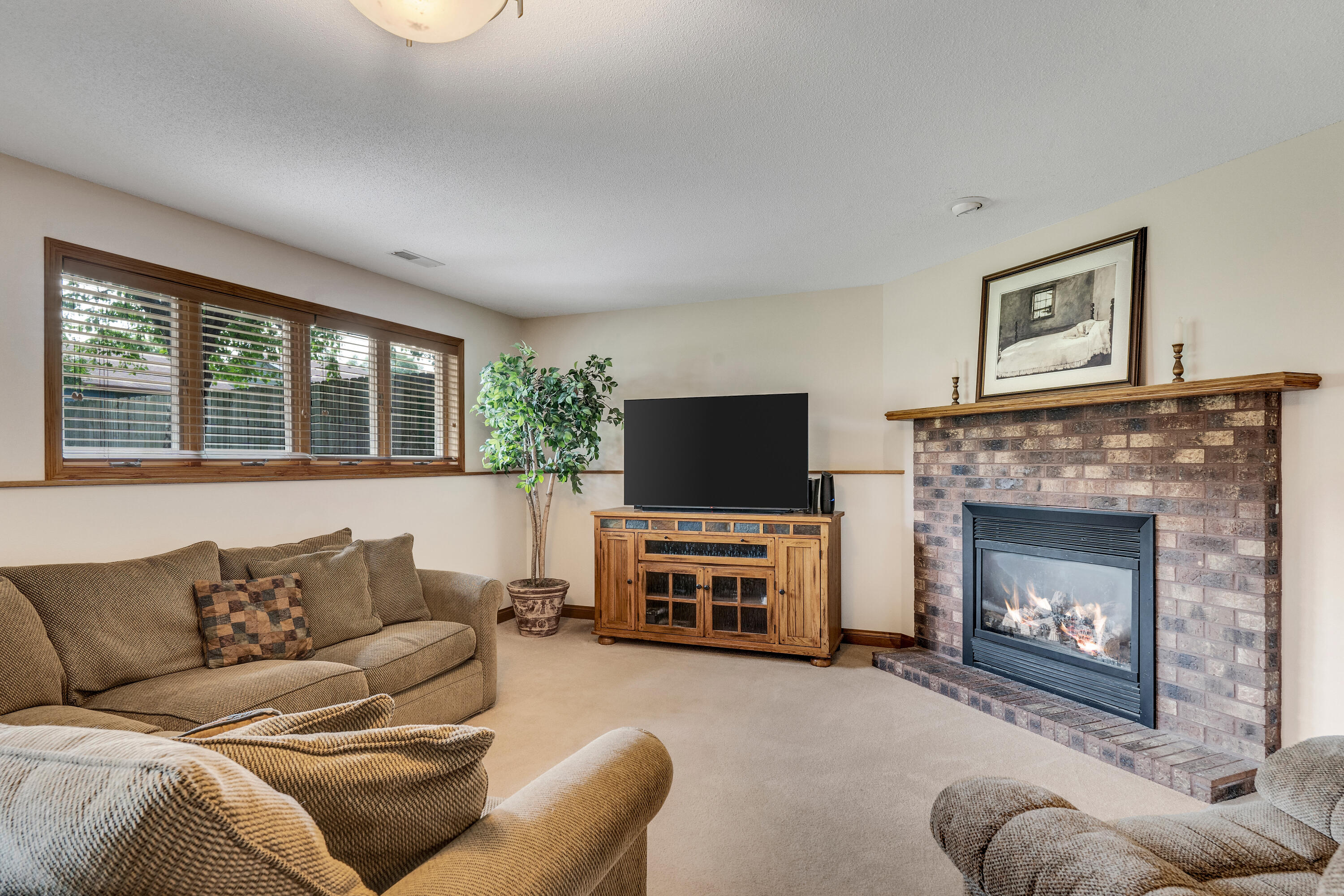 Onalaska, Wisconsin 54650, United States, 4 Bedrooms Bedrooms, ,3 BathroomsBathrooms,Residential,Pending,53936