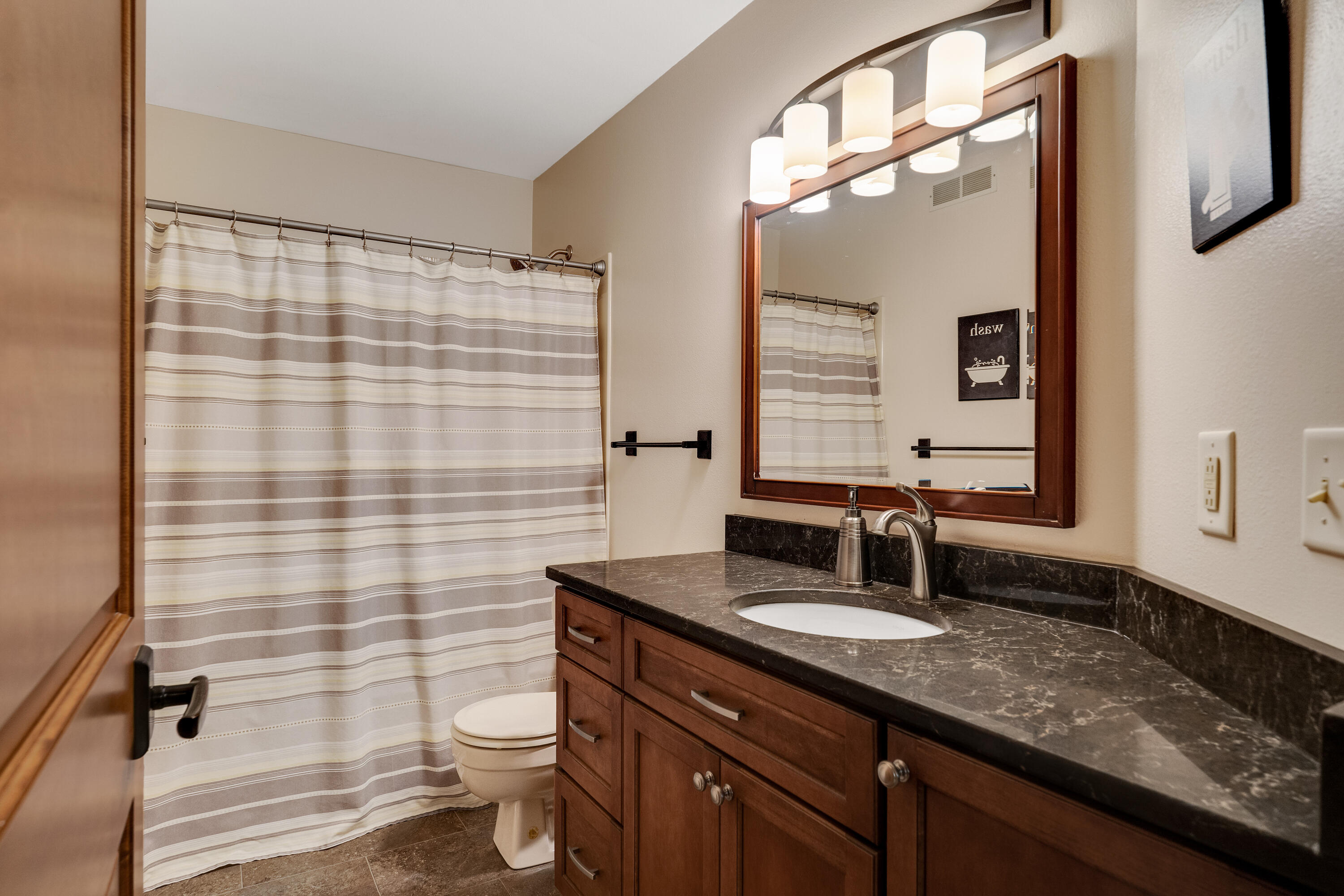 Onalaska, Wisconsin 54650, United States, 4 Bedrooms Bedrooms, ,3 BathroomsBathrooms,Residential,Pending,53936