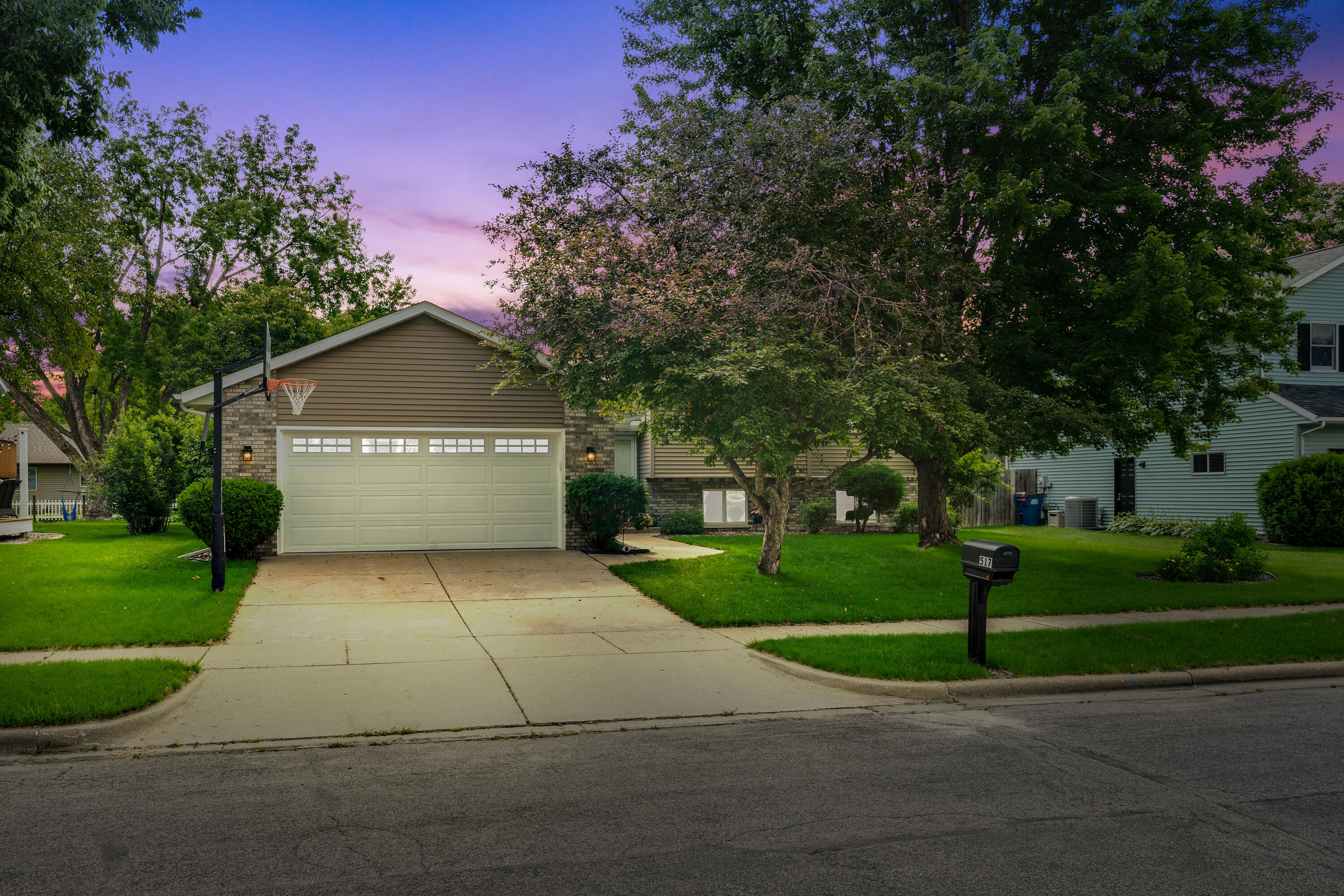 Onalaska, Wisconsin 54650, United States, 4 Bedrooms Bedrooms, ,3 BathroomsBathrooms,Residential,Pending,53936