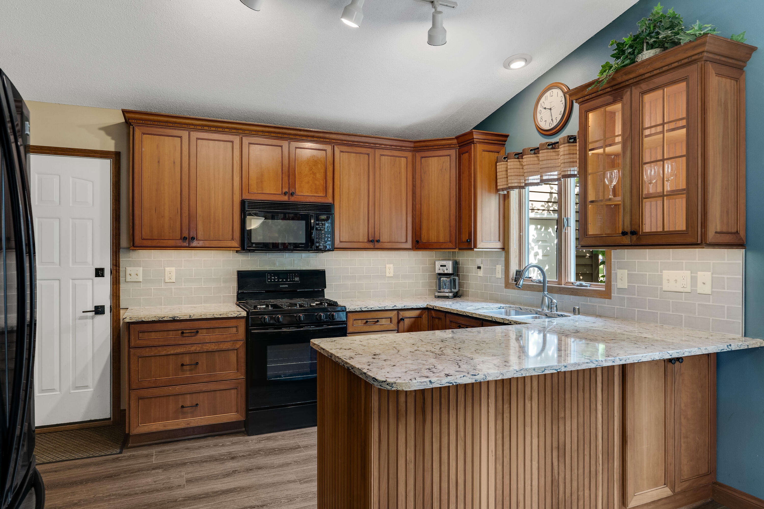 Onalaska, Wisconsin 54650, United States, 4 Bedrooms Bedrooms, ,3 BathroomsBathrooms,Residential,Pending,53936