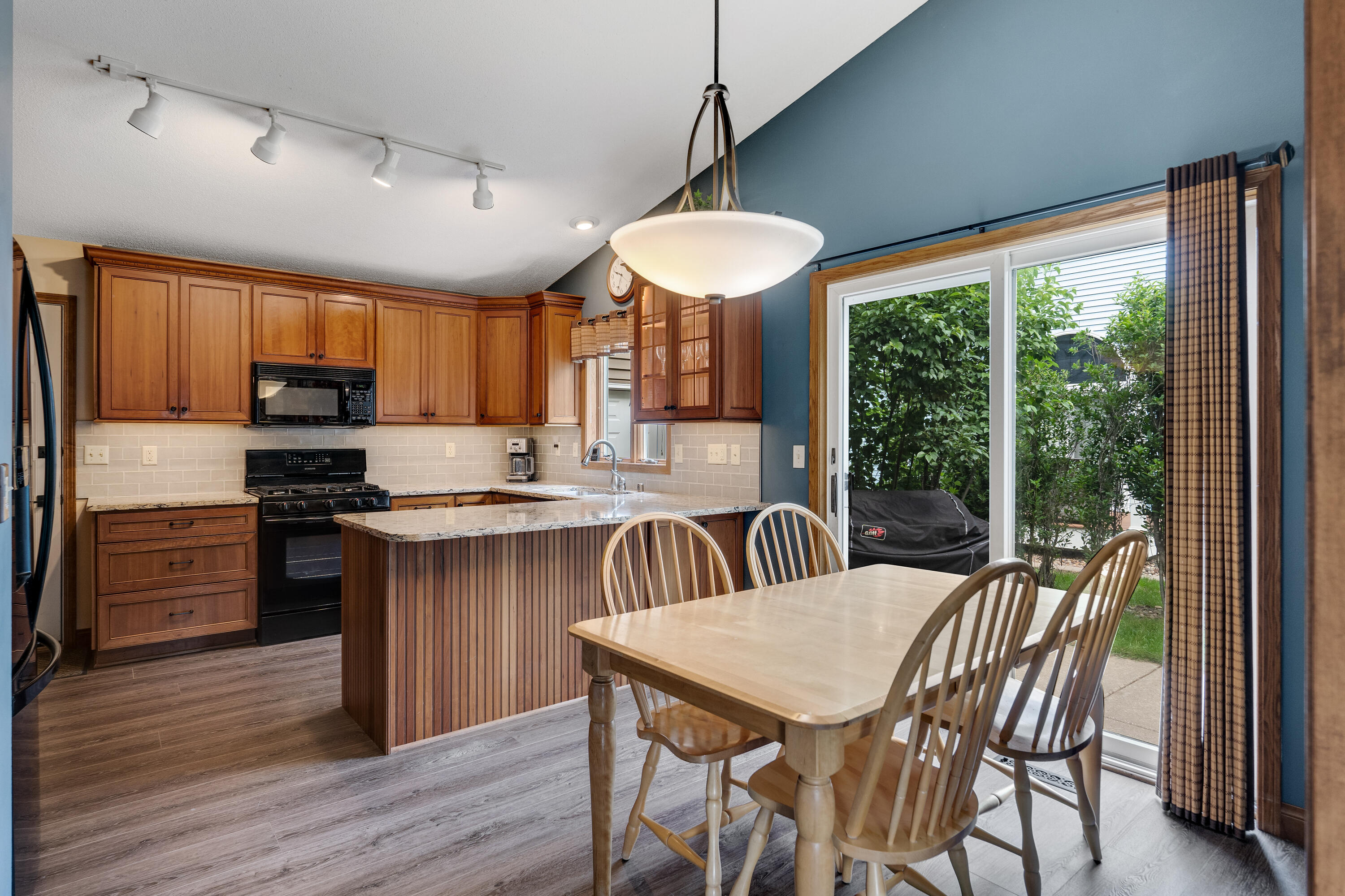 Onalaska, Wisconsin 54650, United States, 4 Bedrooms Bedrooms, ,3 BathroomsBathrooms,Residential,Pending,53936