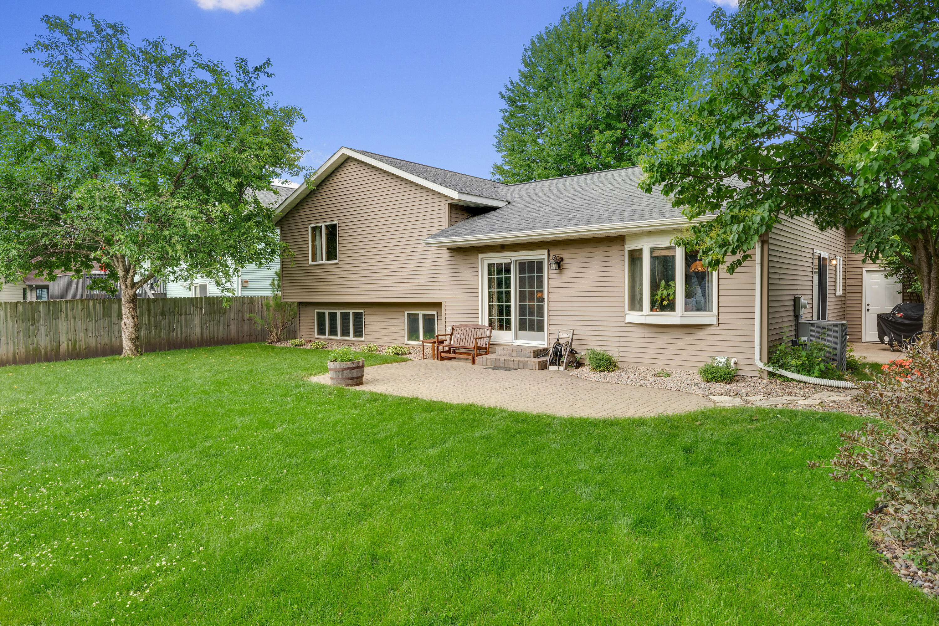 Onalaska, Wisconsin 54650, United States, 4 Bedrooms Bedrooms, ,3 BathroomsBathrooms,Residential,Pending,53936